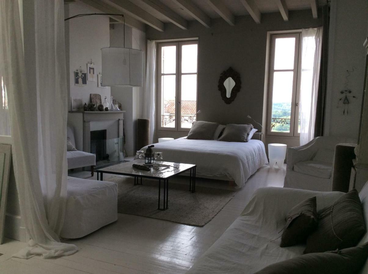 La Maison Sur La Place Penne-dʼAgenais Esterno foto