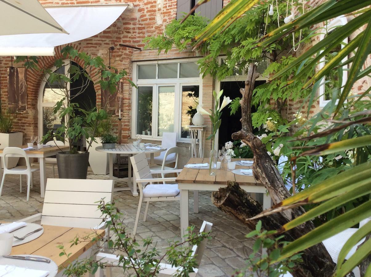 La Maison Sur La Place Penne-dʼAgenais Esterno foto