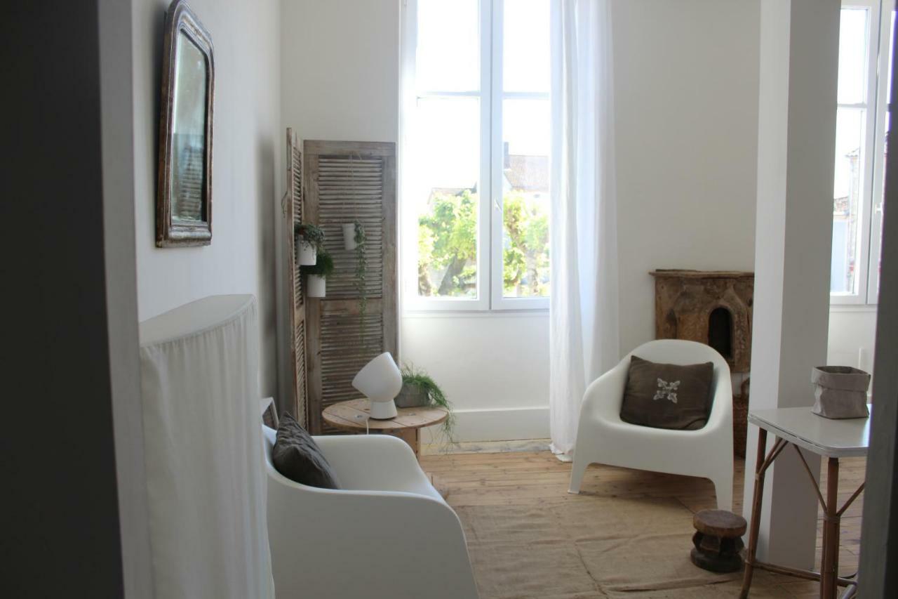 La Maison Sur La Place Penne-dʼAgenais Esterno foto