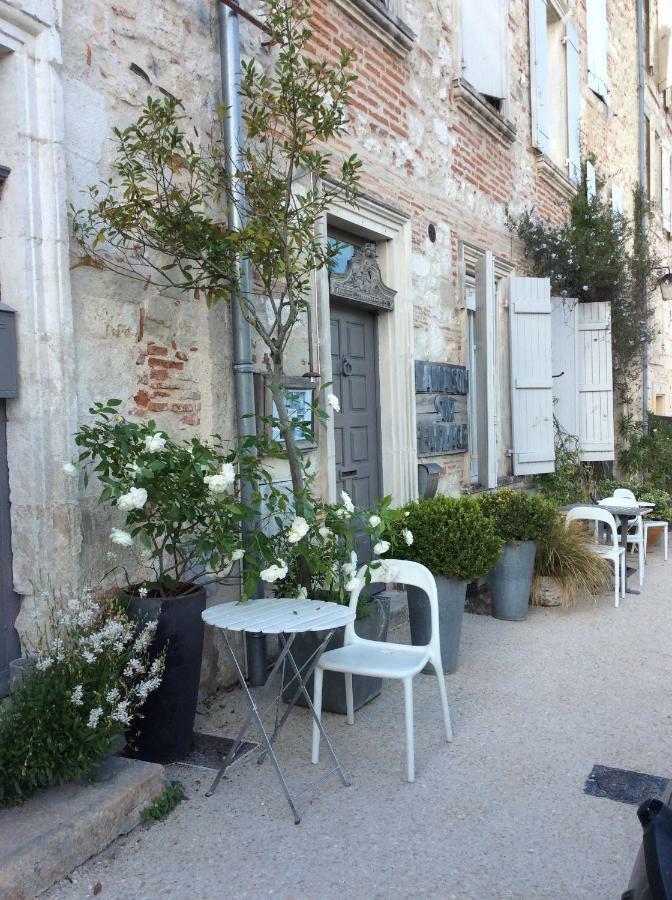 La Maison Sur La Place Penne-dʼAgenais Esterno foto
