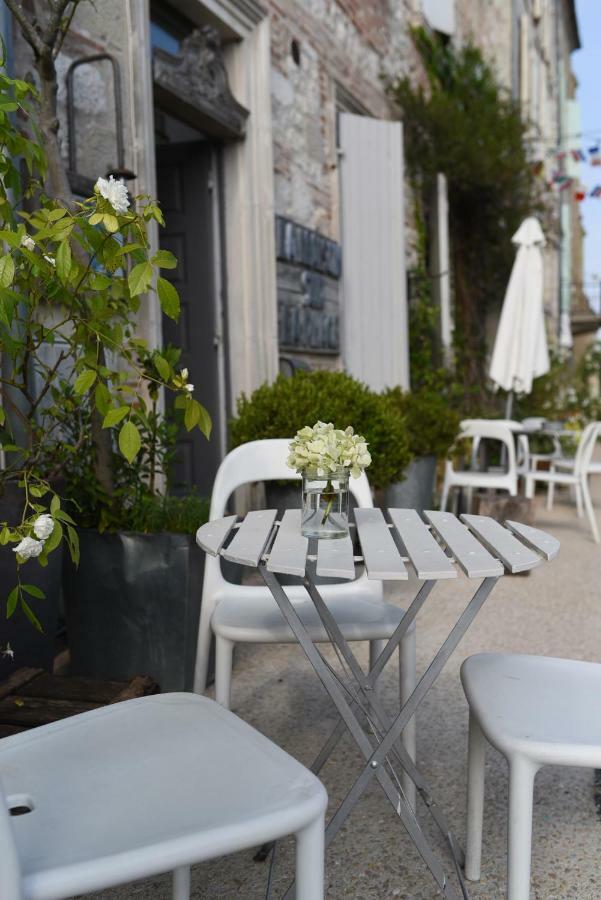La Maison Sur La Place Penne-dʼAgenais Esterno foto